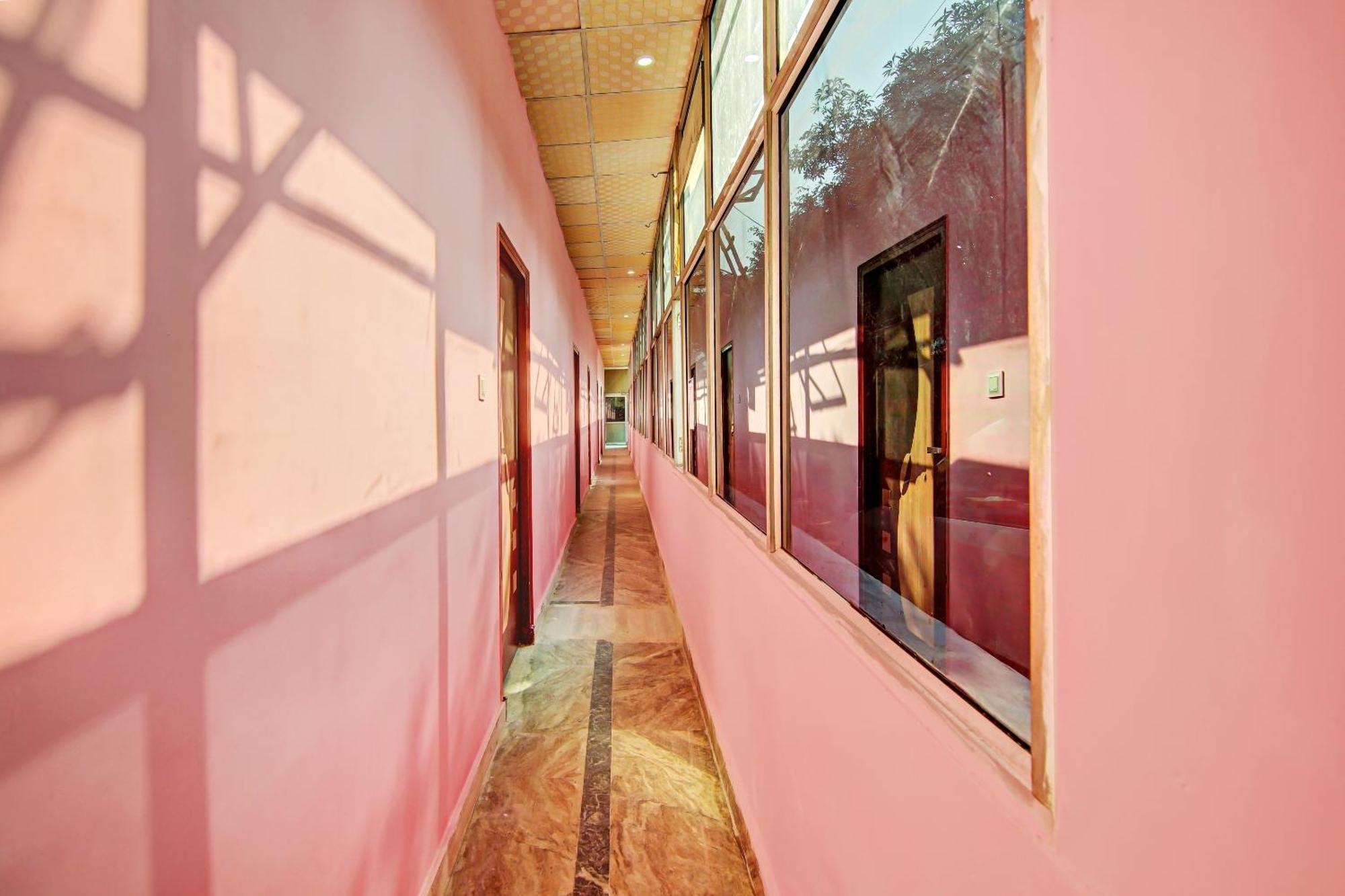 OYO 77381 Hotel Gg Farms Meerut Buitenkant foto
