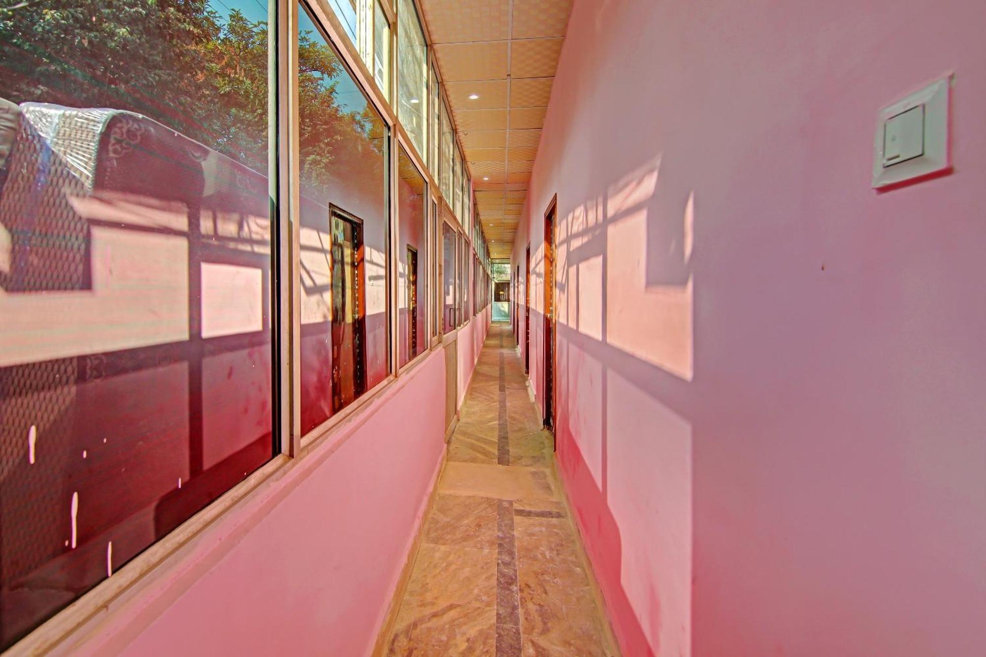 OYO 77381 Hotel Gg Farms Meerut Buitenkant foto